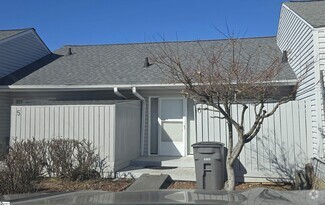 Building Photo - 6 Spinnaker Ct