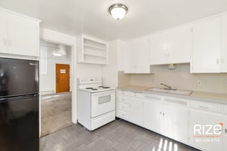 Building Photo - 521 28th St