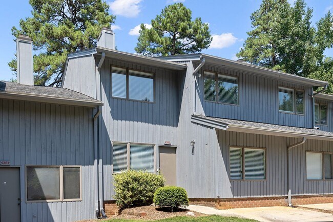 Foto del edificio - 4362 Hunters Club Dr
