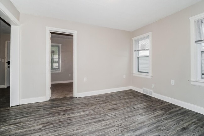 Building Photo - 19431 Tyronne Ave