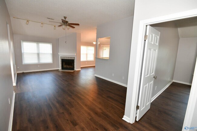 Building Photo - 204 Shoals Point Trail