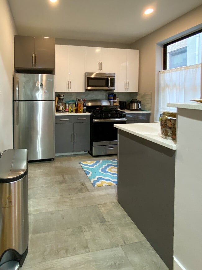 Building Photo - 1815 Beverley Rd