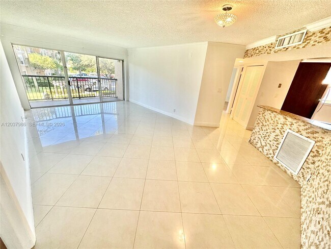 Foto del edificio - 8955 Wiles Rd