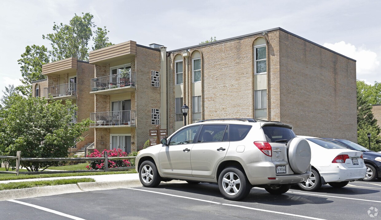 Foto del edificio - Walnut Grove Condominium