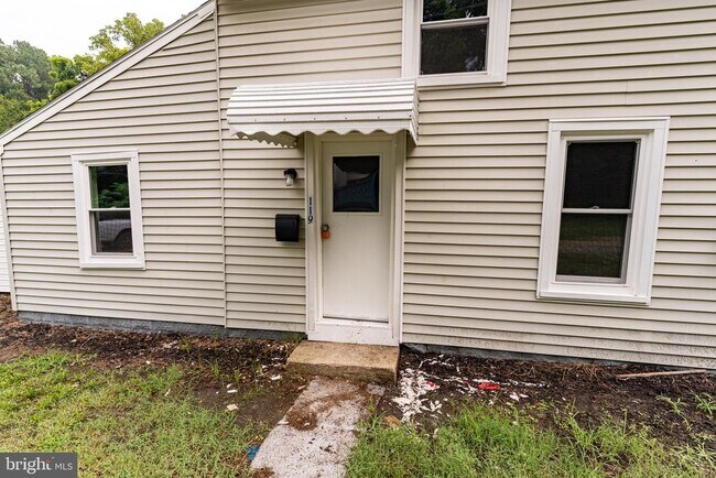 Foto del edificio - 119 Davis Ln