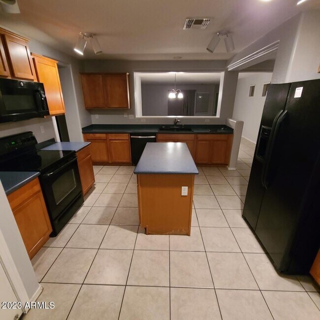 Foto del edificio - 43229 W Jeremy St