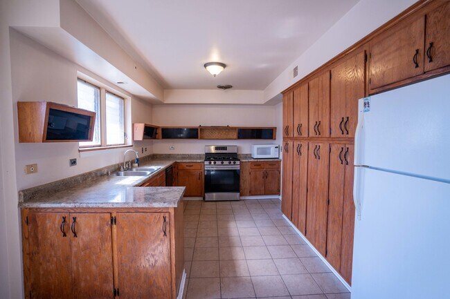 Building Photo - 7929 Karlov Ave