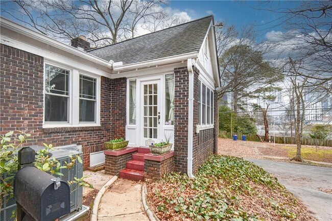 Foto del edificio - 1176 Holly St NW