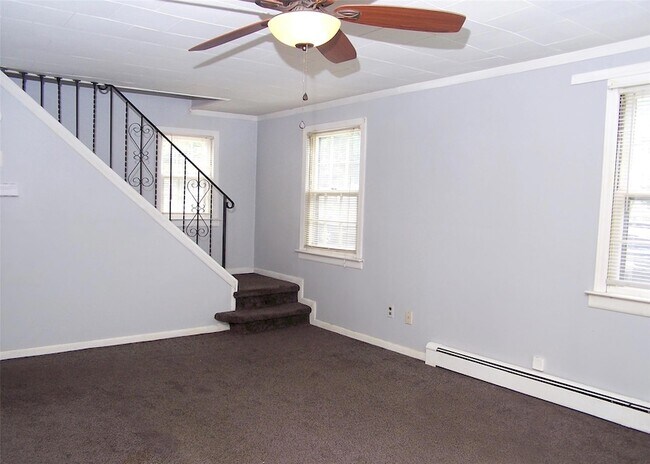 Foto del edificio - 152 W Yaphank Rd