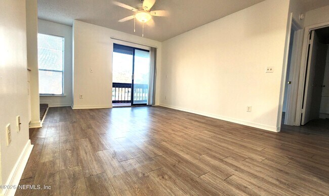 Foto del edificio - 10200 Belle Rive Blvd