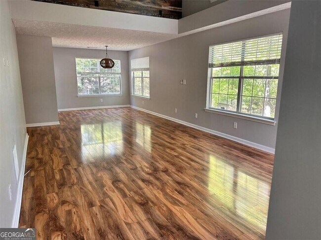 Foto del edificio - 3310 Southshore Ln