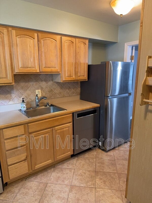 Building Photo - 749 Azalea Dr