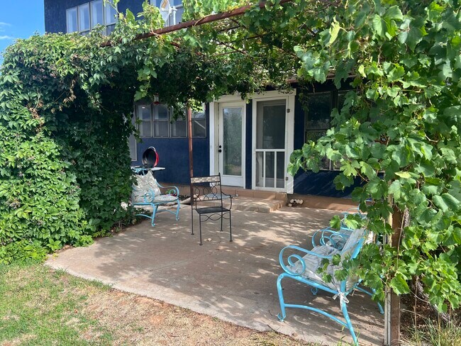 Foto del edificio - 2166 N Wedgewood Ln