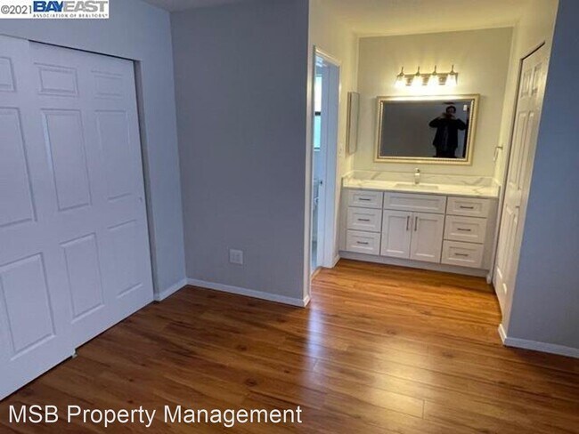 Building Photo - 3 br, 2 bath House - 1140 Detroit Ave. #11