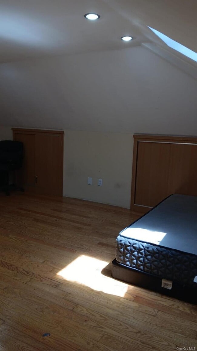 Building Photo - 175-07 73rd Ave