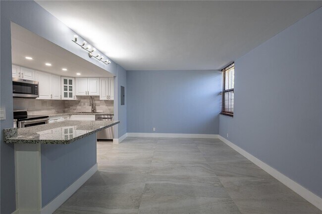 Foto del edificio - 20350 W Country Club Dr