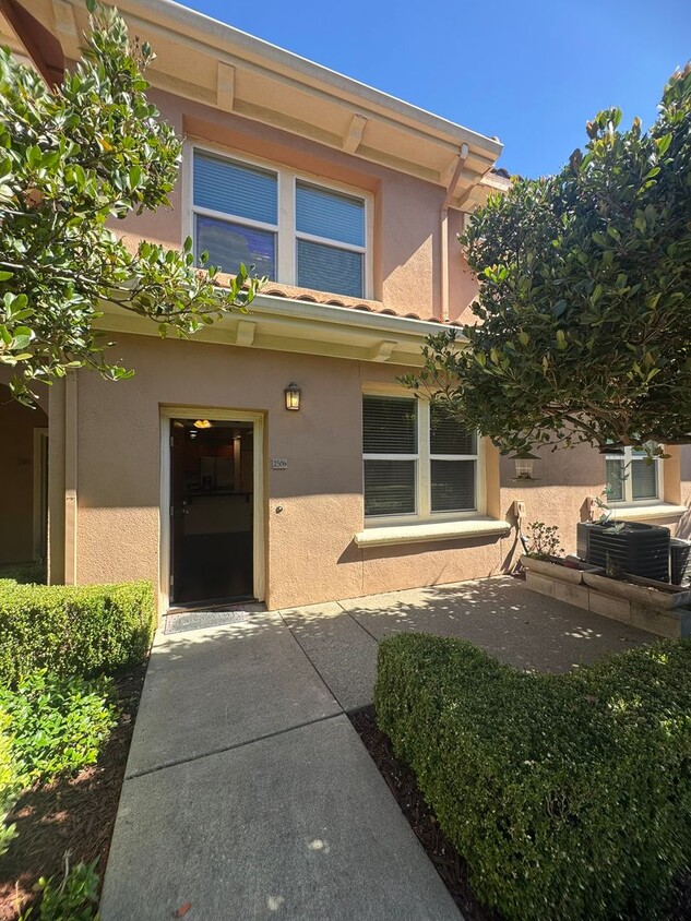 Spacious 2 Story Condo In Westlake Villas - Spacious 2 Story Condo In Westlake Villas