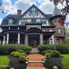 Building Photo - 56 Union Ave