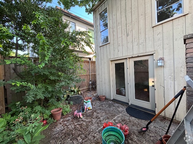 Building Photo - 2137 Branard St