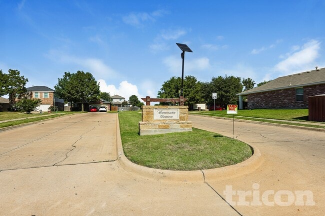 Building Photo - 2057 Wildwood Dr