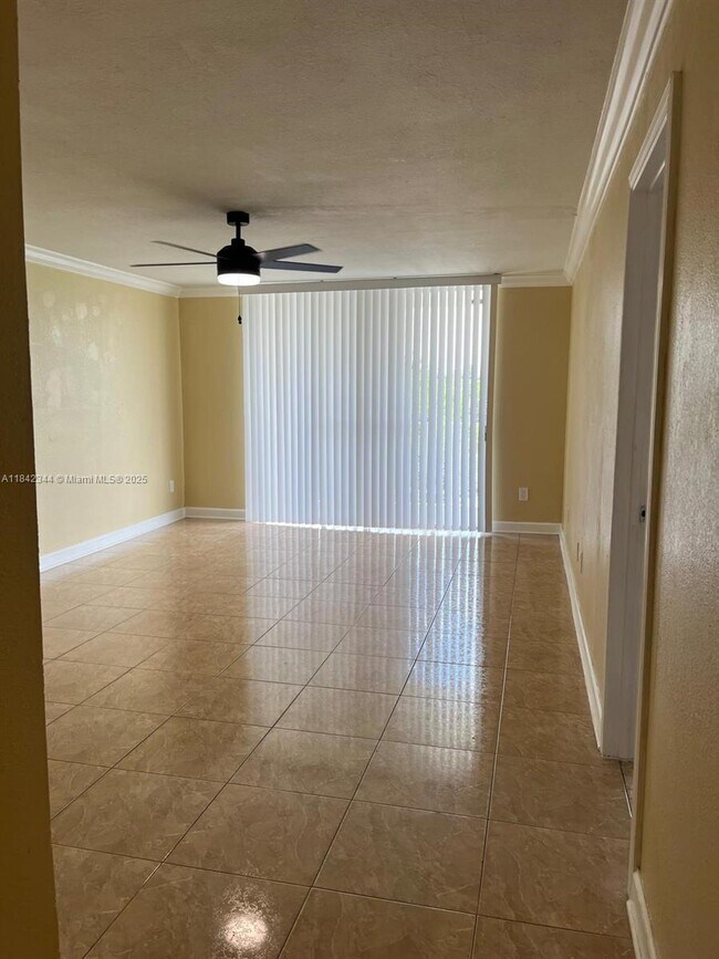 Foto del edificio - 494 NW 165th St