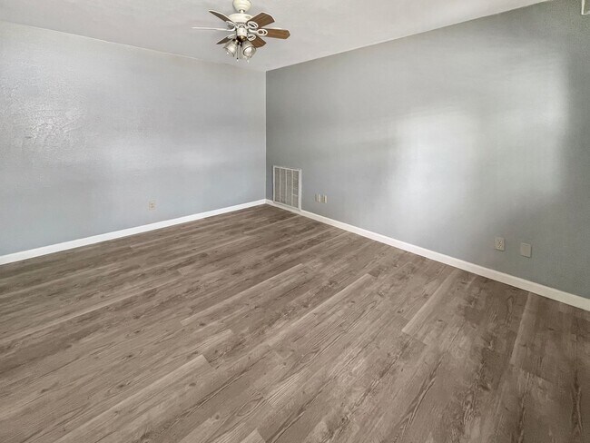 Building Photo - 1517 Breckon