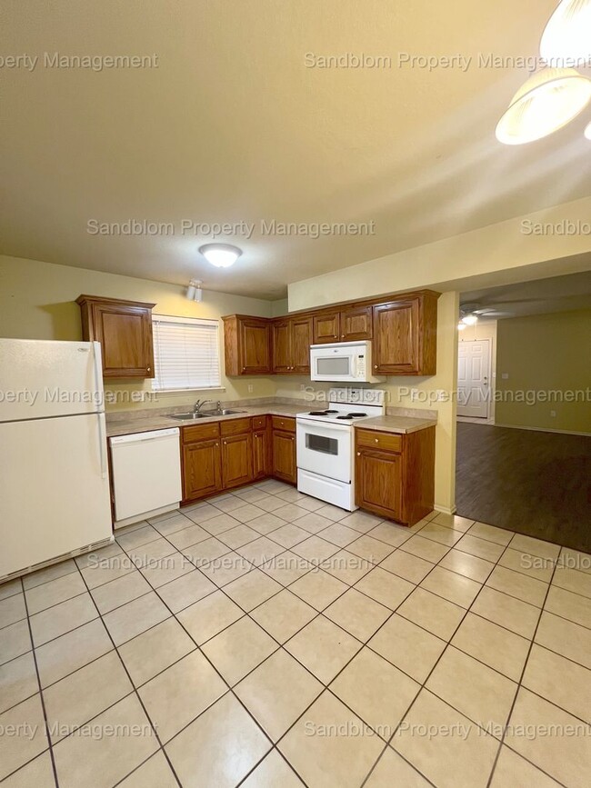 Foto del edificio - For Lease | Sand Springs Duplex | $1100 Rent