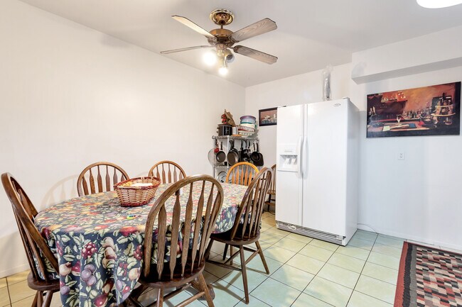 Cocina - 1693 E Fort Union Blvd