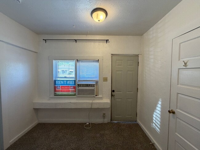Building Photo - 313 Cornell Dr SE