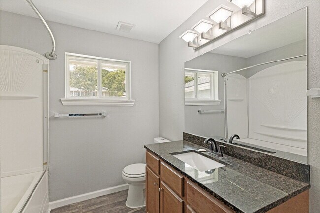 Foto del edificio - "Discover Spacious Comfort: 4-Bed, 2-Bath Home on Rockhill Road, Fort Worth!"