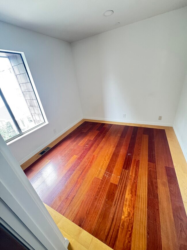 Building Photo - 120 G St