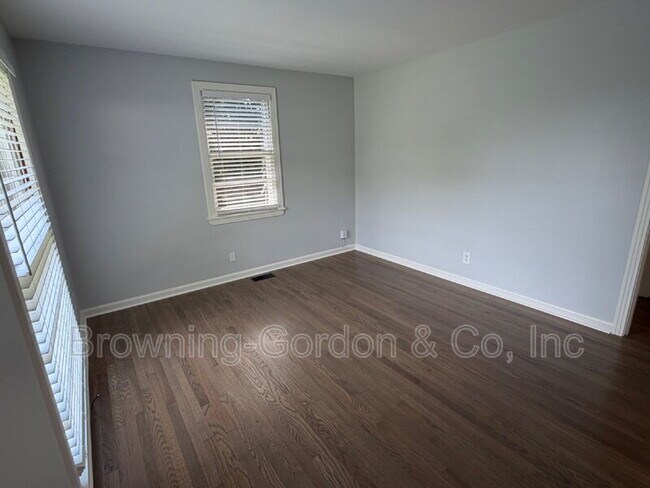 Foto del edificio - 538 Fairlane Dr