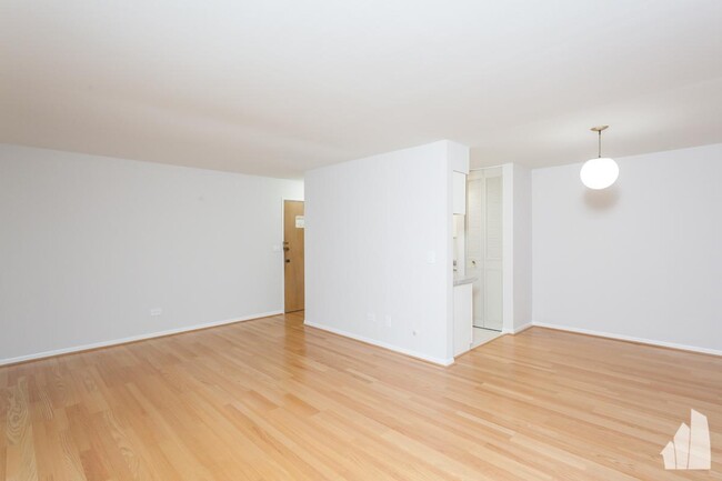 Foto del edificio - 1 bedroom in Chicago IL 60657