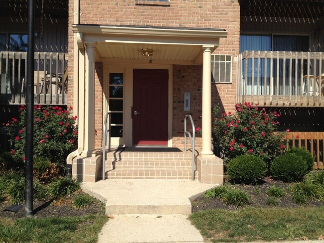Building Photo - Condo Available in Essex!