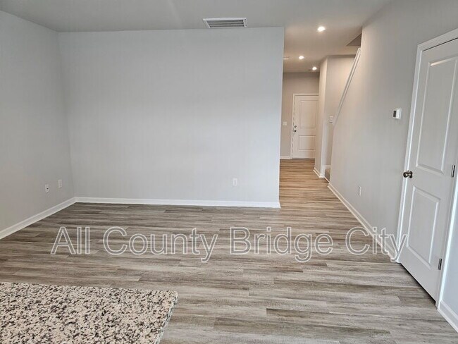 Building Photo - 142 Randwick Ln