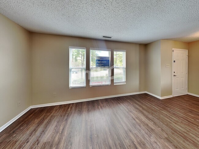 Foto del edificio - 14438 Banister Dr