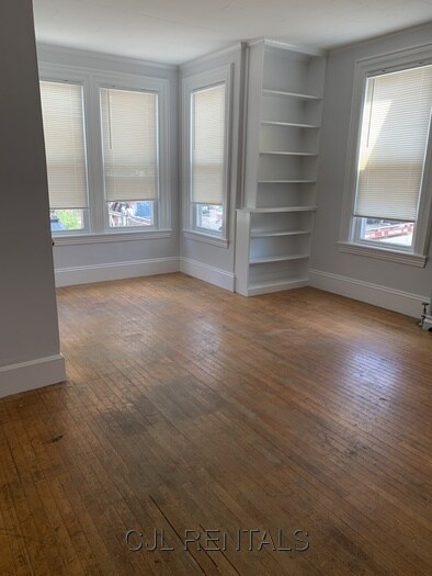 Building Photo - 279 Crescent St