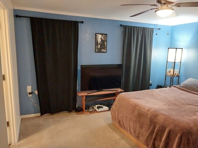 primer dormitorio - 9815 Holly Dr