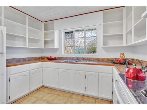 Building Photo - 1629 Poinsettia Ave
