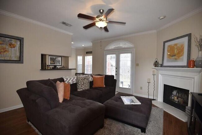 Foto del edificio - 2380 Bering Dr