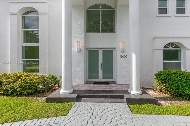 Building Photo - 18400 SW 77th Ct