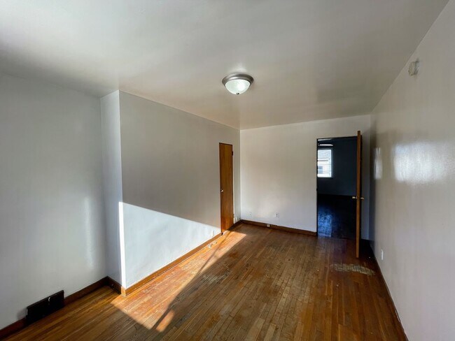 Foto del edificio - 239 Ella St