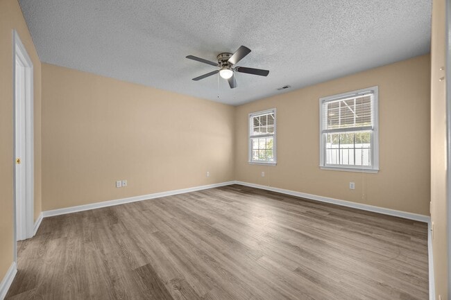 Foto del edificio - Charming Duplex in Dunn