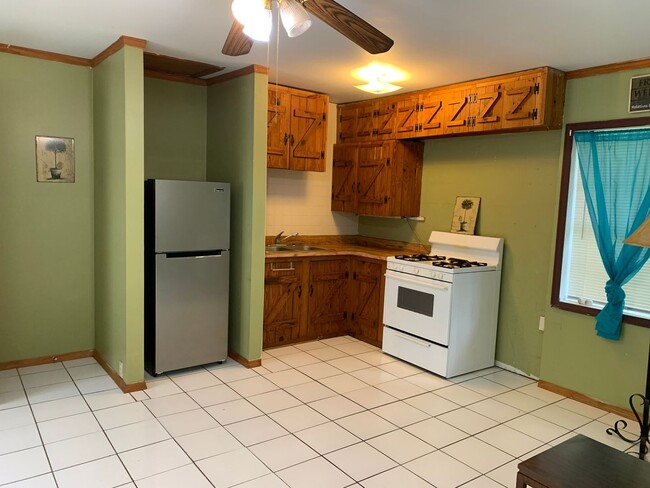 Building Photo - Affordable 1 Bed / 1 Bath Home – Available...