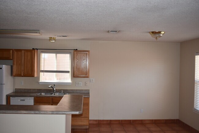 Foto del edificio - 2435 Red Polard Ct NW