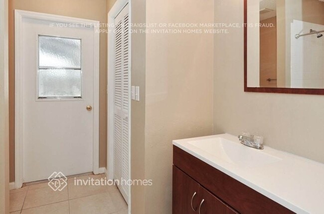 Building Photo - 7811 41st Ct E