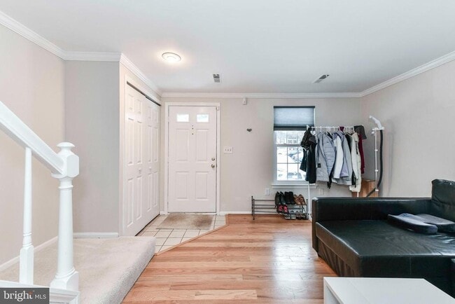 Building Photo - 60 Benton Ct