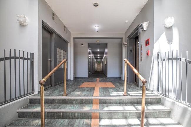 Foto del edificio - 97 E Saint James St