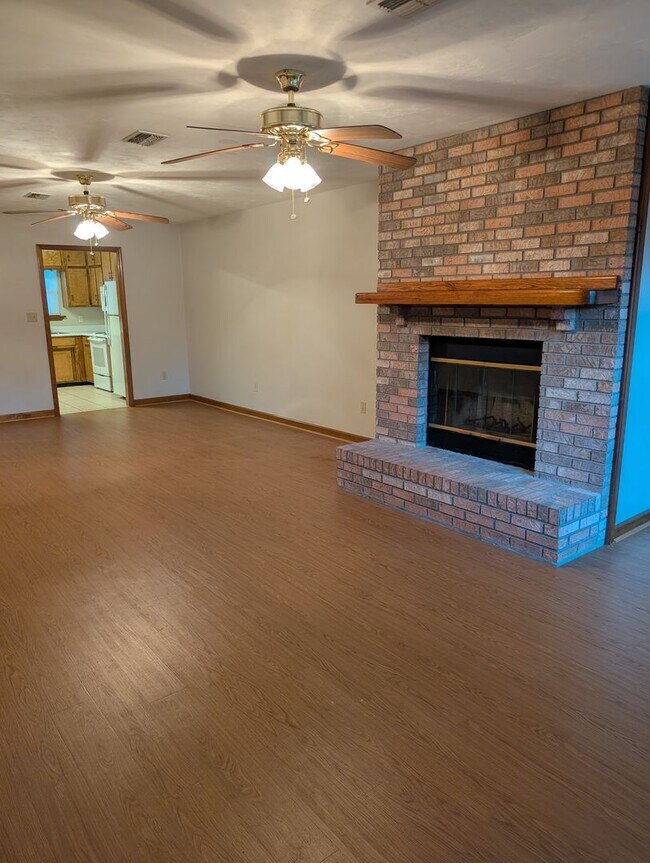 Foto del edificio - 8790-8793 Louvinia Way
