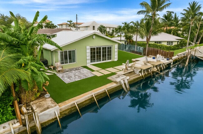 Foto del edificio - 810 Bamboo Ln